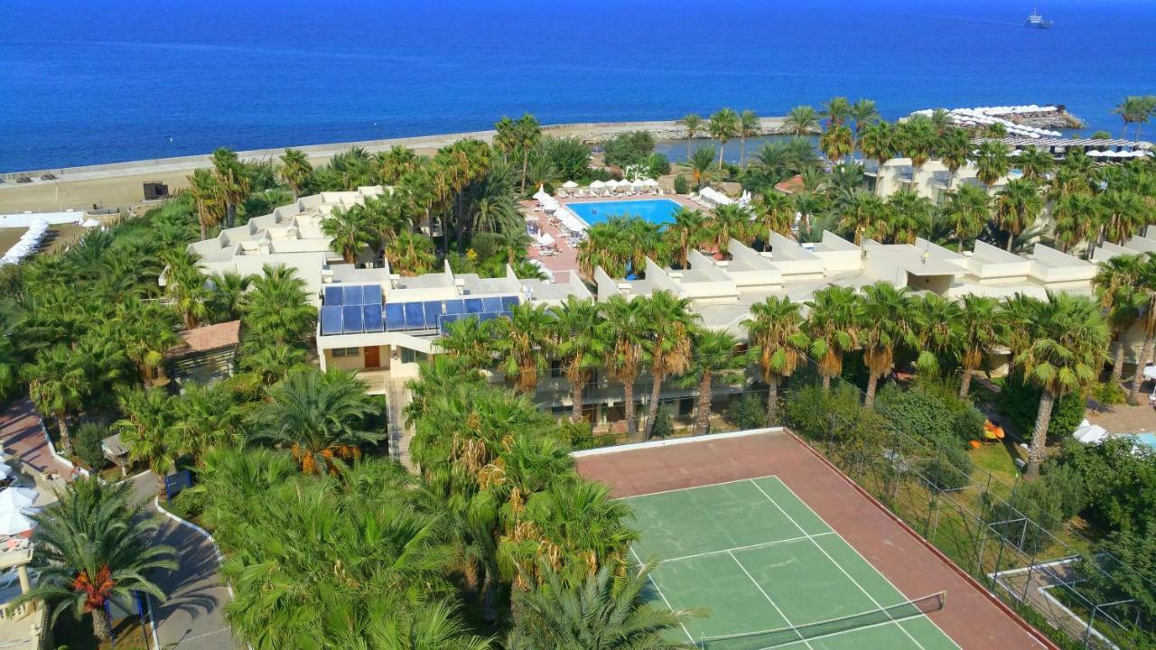 Oscar Beachfront Resort & Spa & Casino Kyrenia  Exterior foto