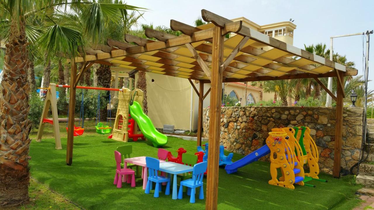 Oscar Beachfront Resort & Spa & Casino Kyrenia  Exterior foto